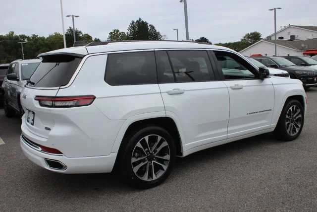 Used 2023 White Jeep Overland image 34