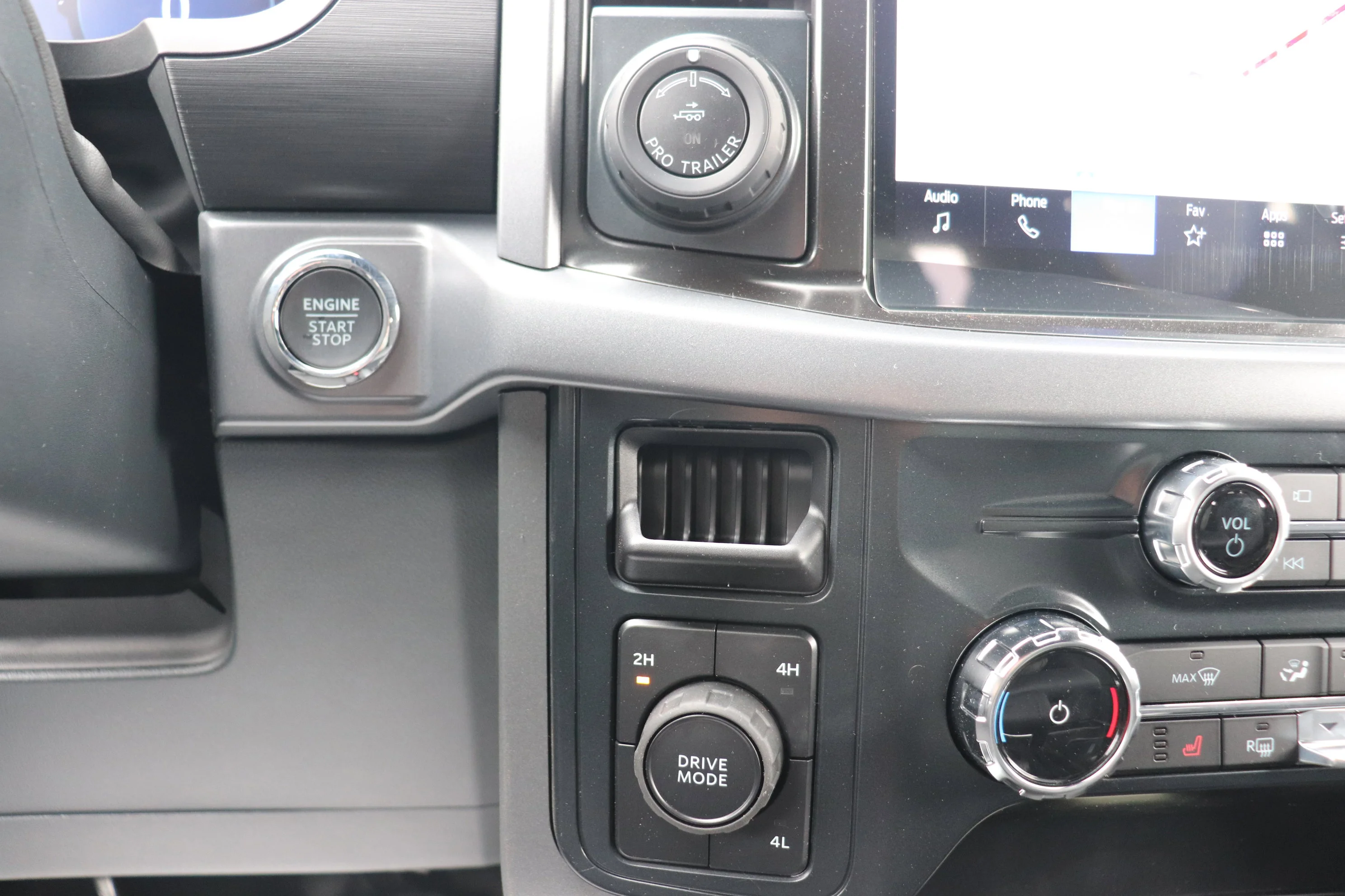 New 2026 AVALANCHE Ford XLT image 15