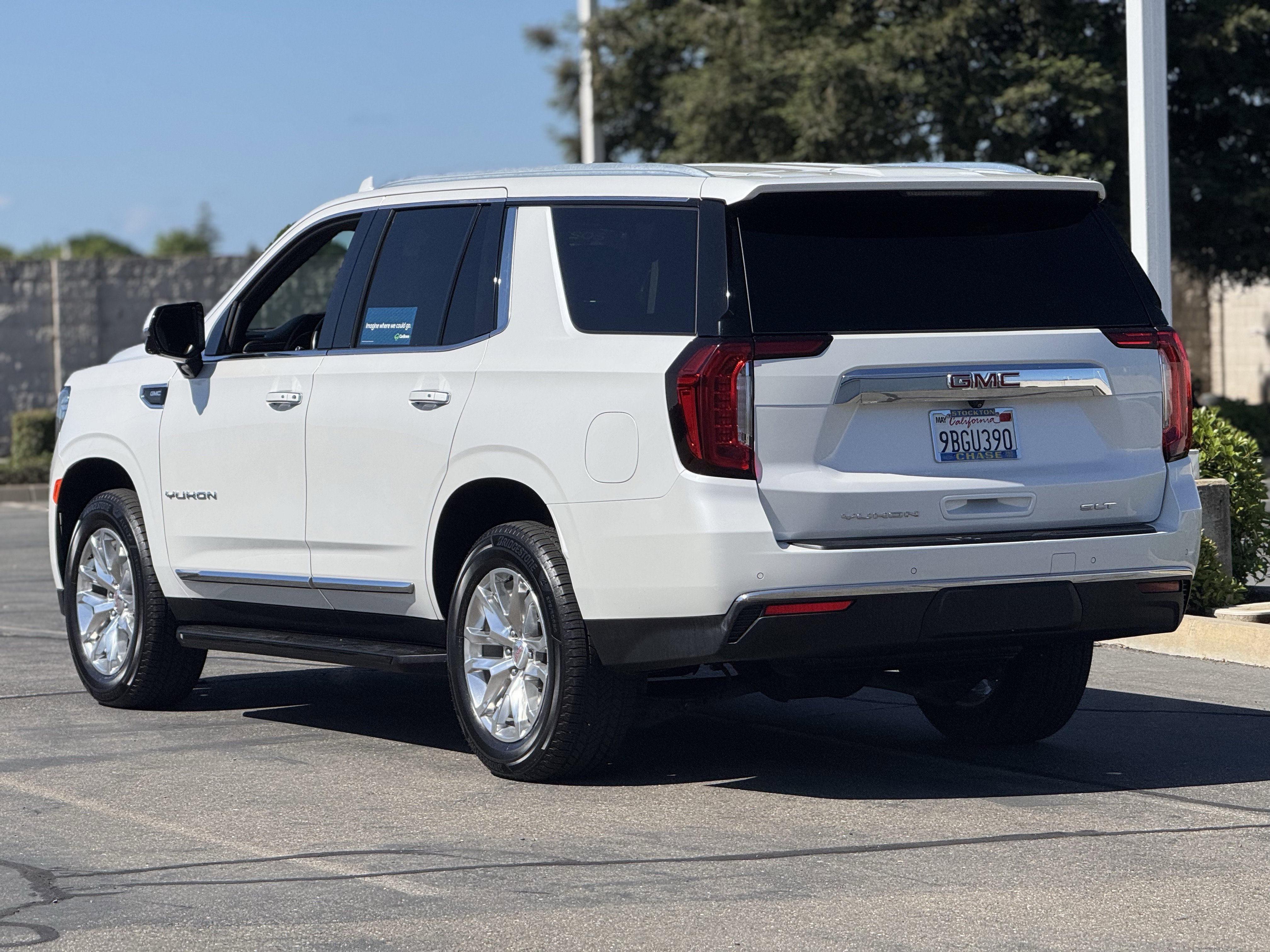 2022 GMC Yukon SLT photo 2