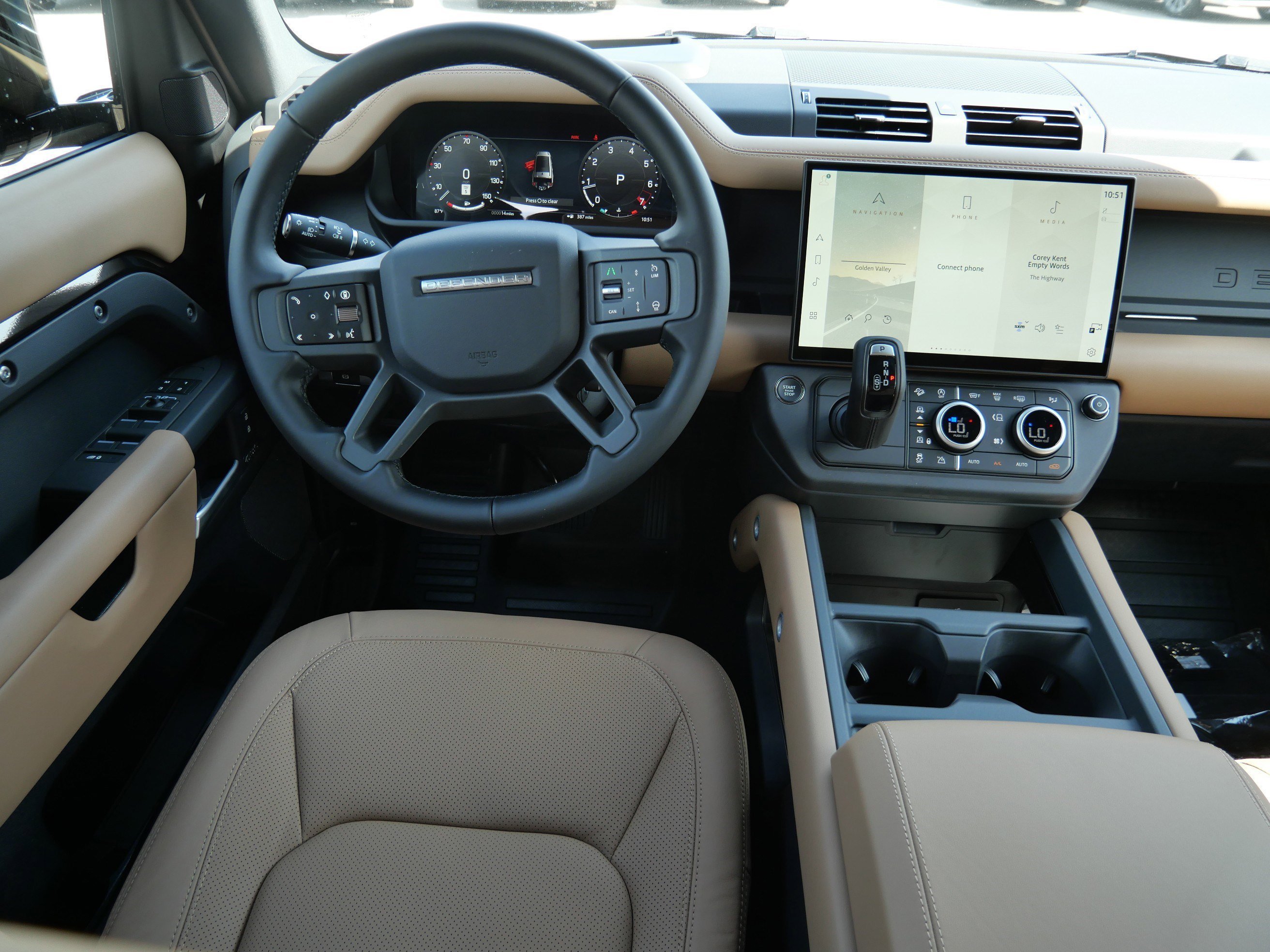 New 2026 Santorini Black LAND ROVER X-Dynamic SE image 8