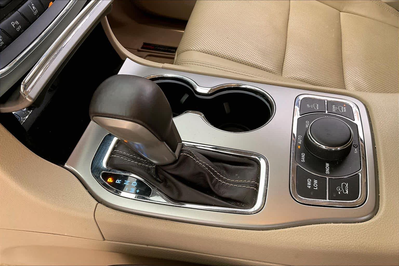 Used 2018 Ivory 3-Coat Jeep Overland image 15