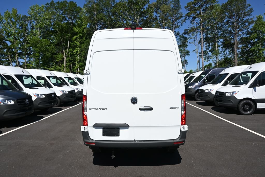 Used 2025 Arctic+White Mercedes-Benz Cargo 144 WB image 26