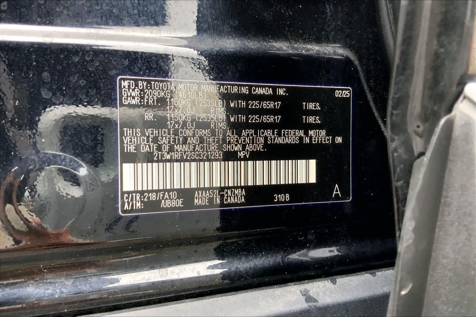 Used 2025 Midnight Black Metallic Toyota XLE image 36