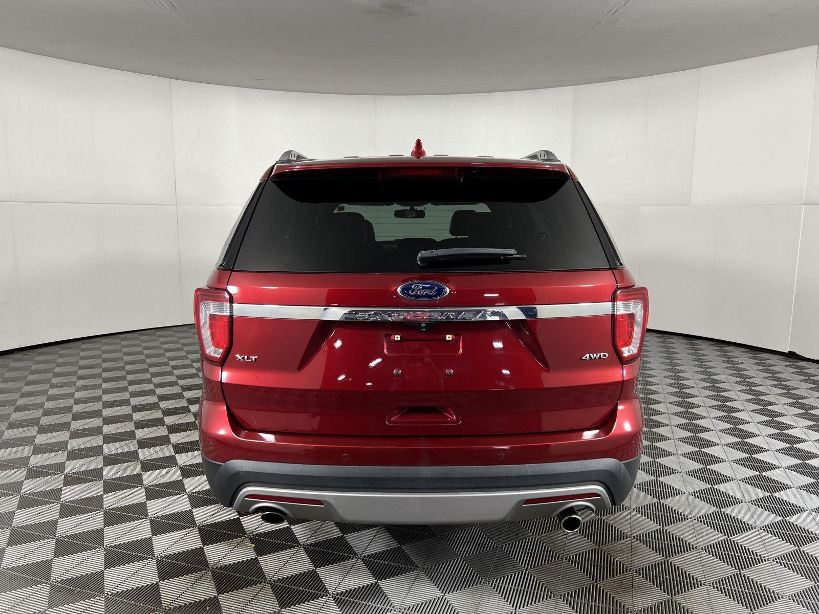 Used 2017 Ruby Red Metallic Tinted Clearcoat Ford XLT image 26