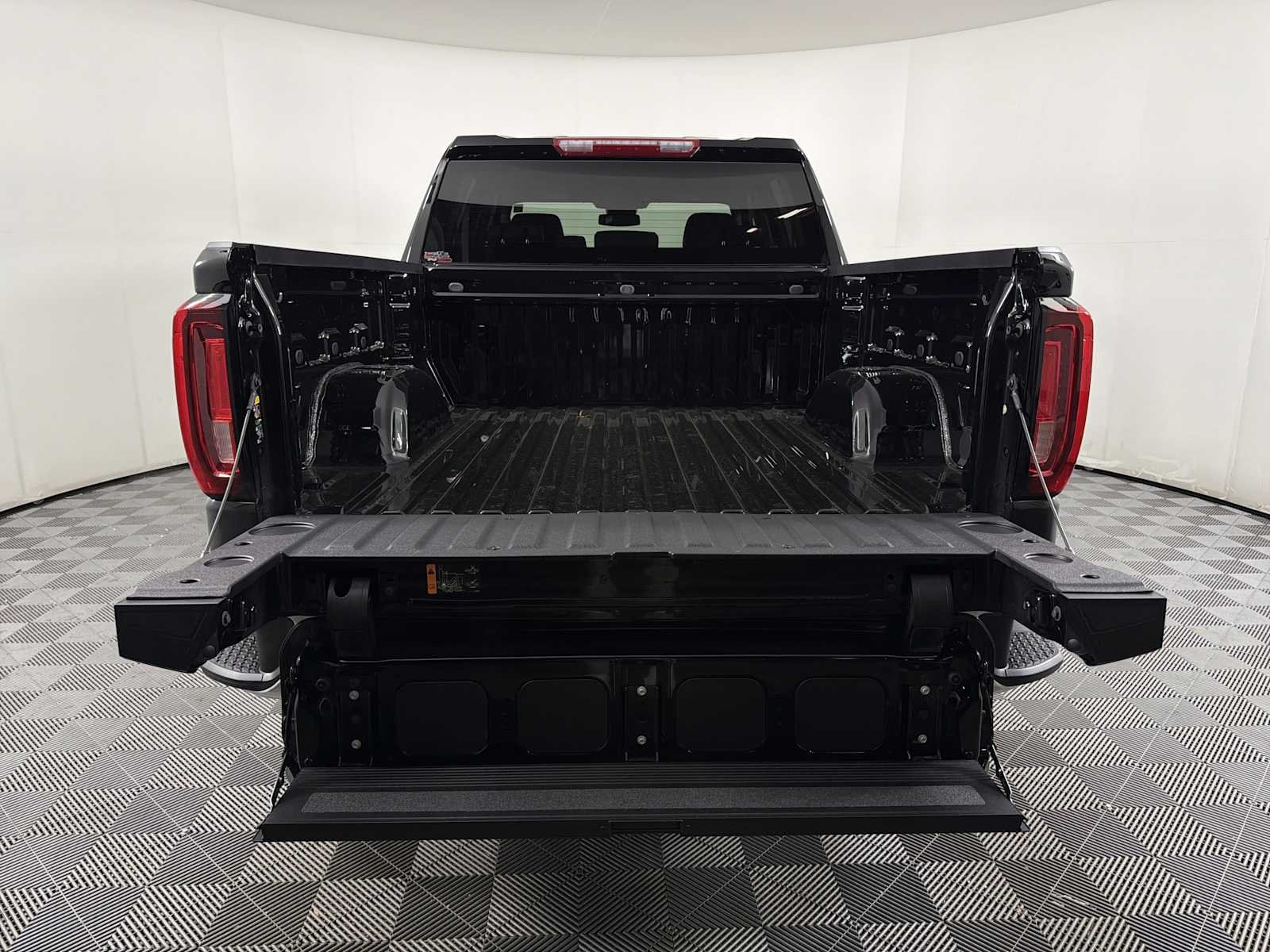 2026 GMC Sierra 1500 SLT - Photo 16