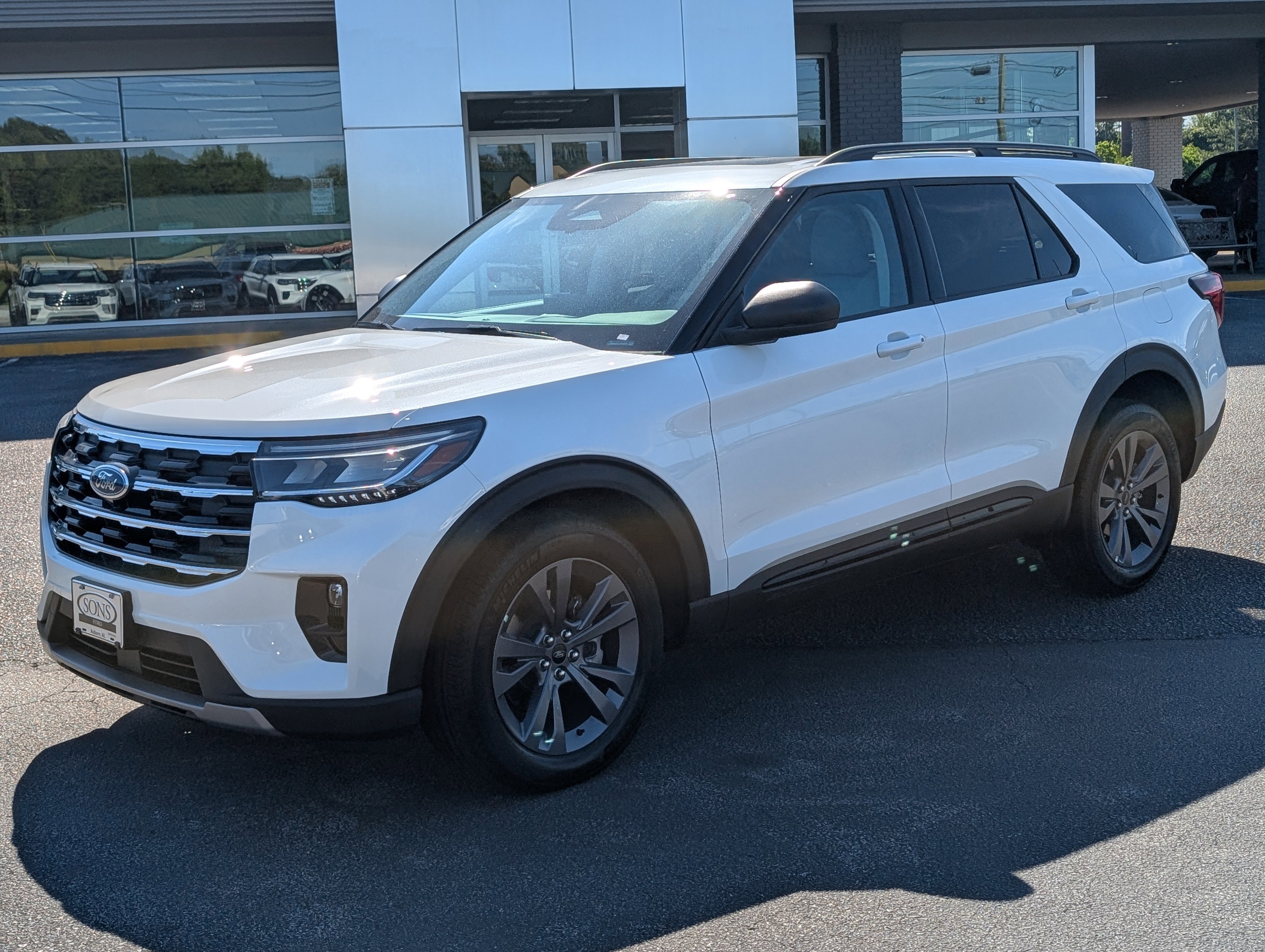 New 2026 Star White Metallic Tri-Coat FORD Active image 2