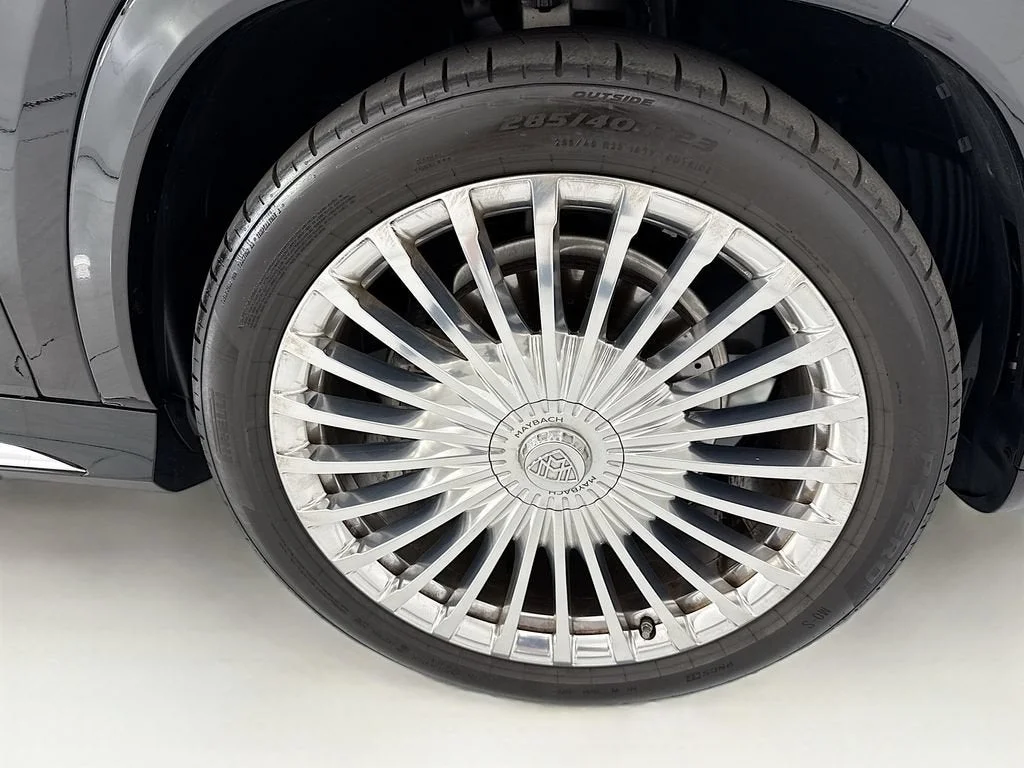 Used 2025  Mercedes-Benz Maybach GLS 600 image 31