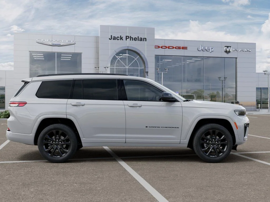 New 2026 Bright White Clear-Coat Exterior Paint Jeep Limited image 21