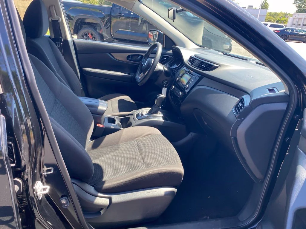Used 2017 Black Nissan S image 16