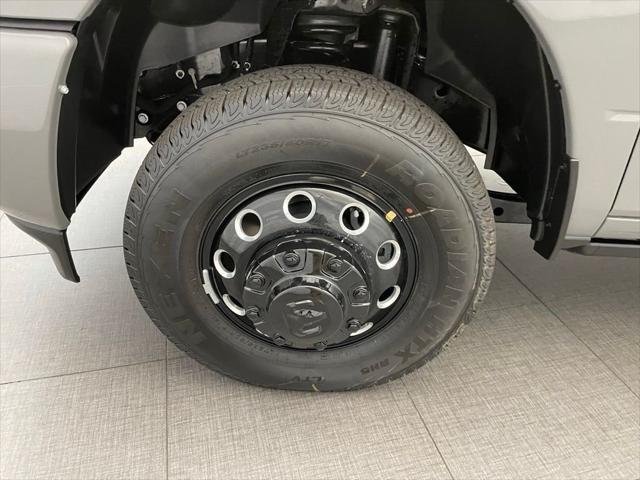 New 2026 Ceramic Gray Clear-Coat Exterior Paint RAM LARAMIE image 10