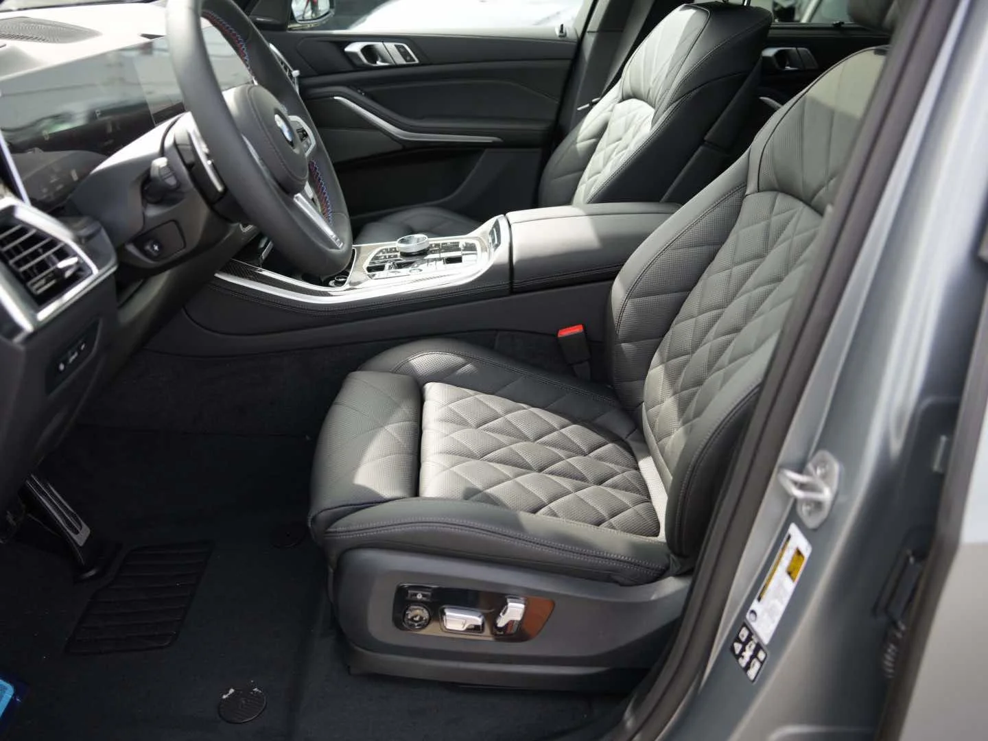 New 2026 Frozen Pure Grey Metallic BMW M60i image 15