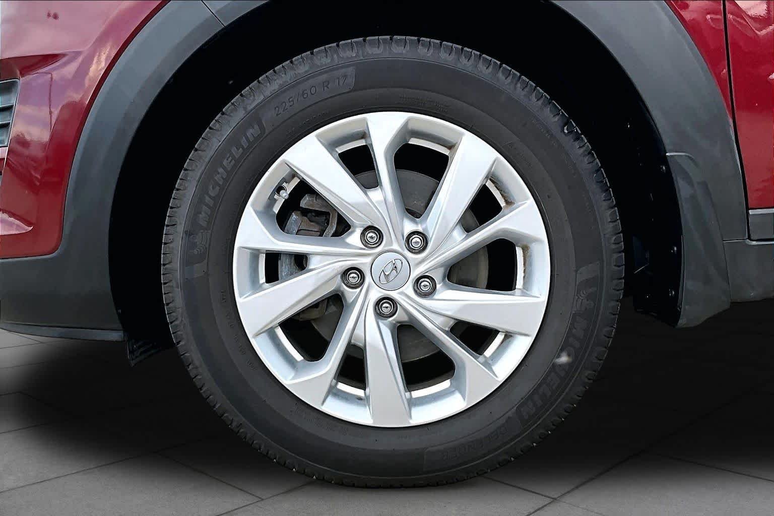 Used 2020 Gemstone Red Hyundai SE image 11