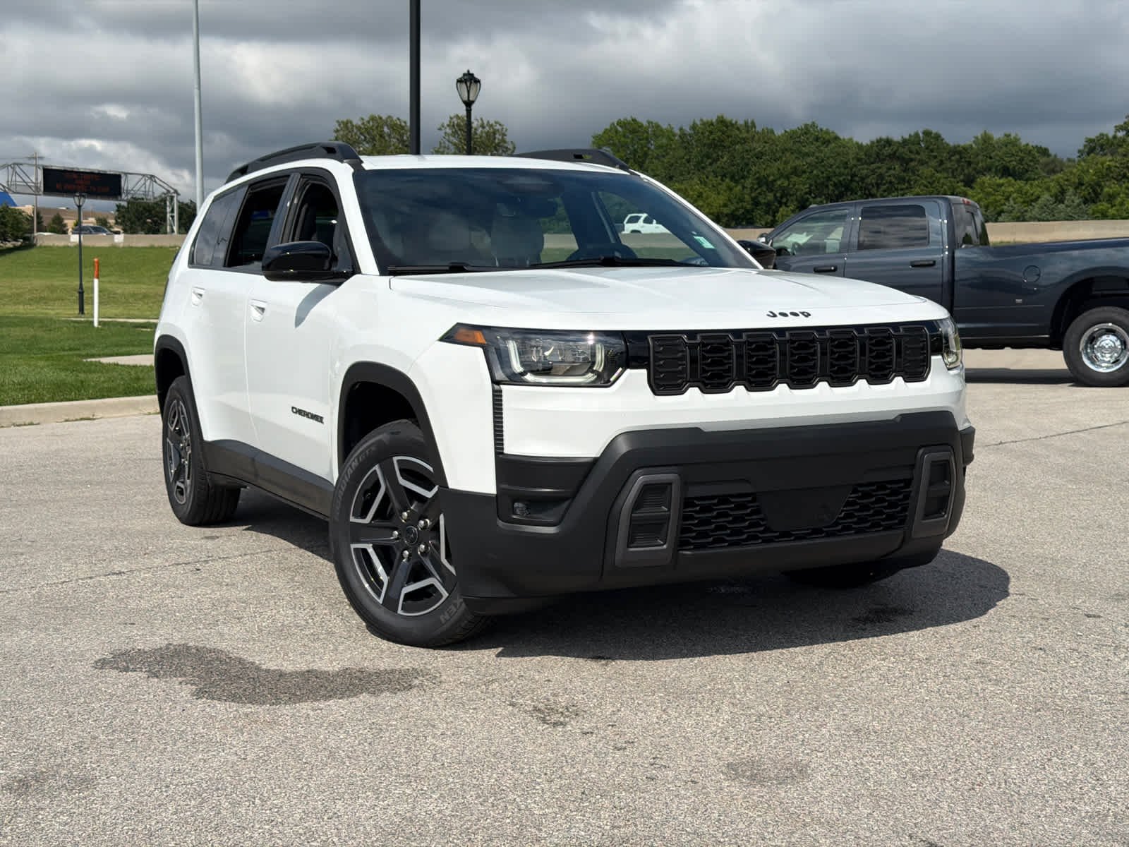 New 2026 Bright White Clear-Coat Exterior Paint Jeep Limited image 2