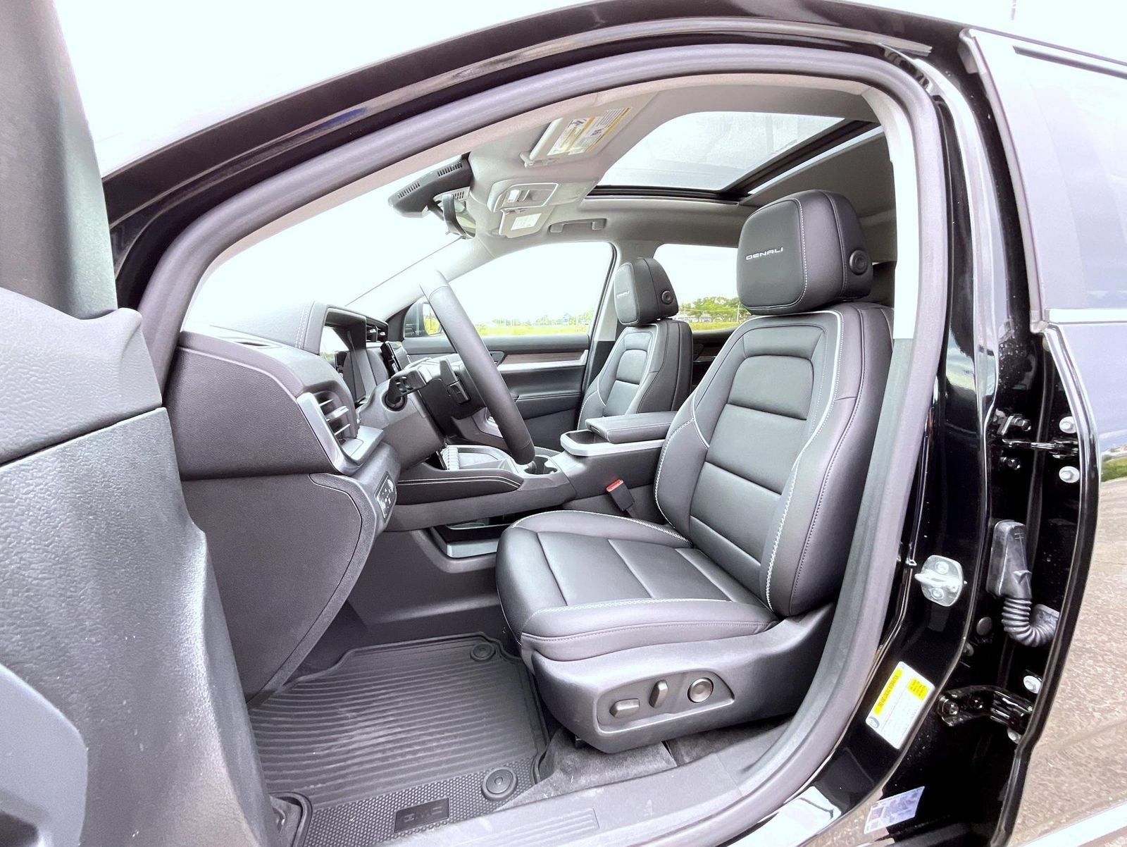 2026 GMC Terrain Denali - Photo 10