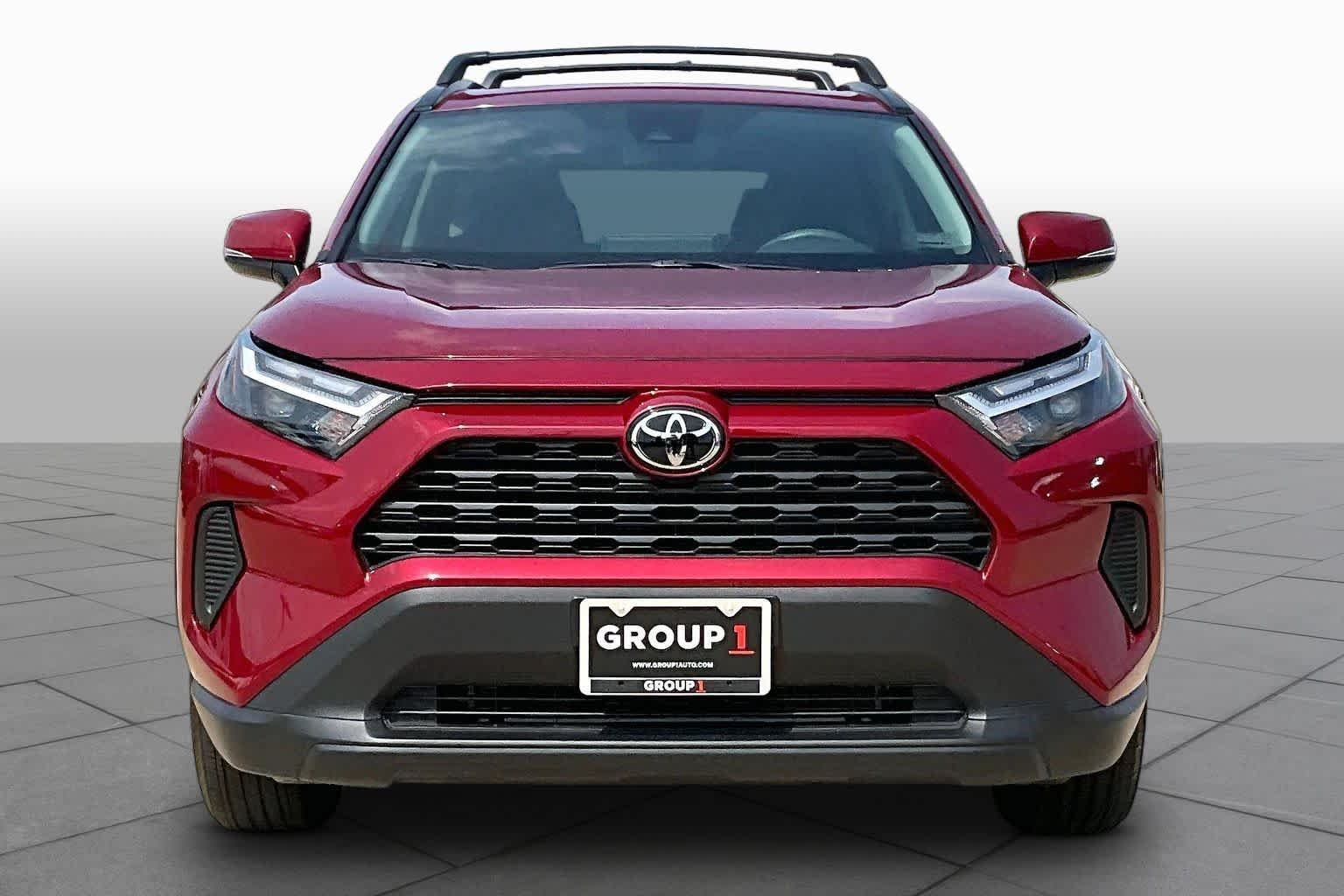 Used 2025 Ruby Flare Pearl Toyota XLE image 4