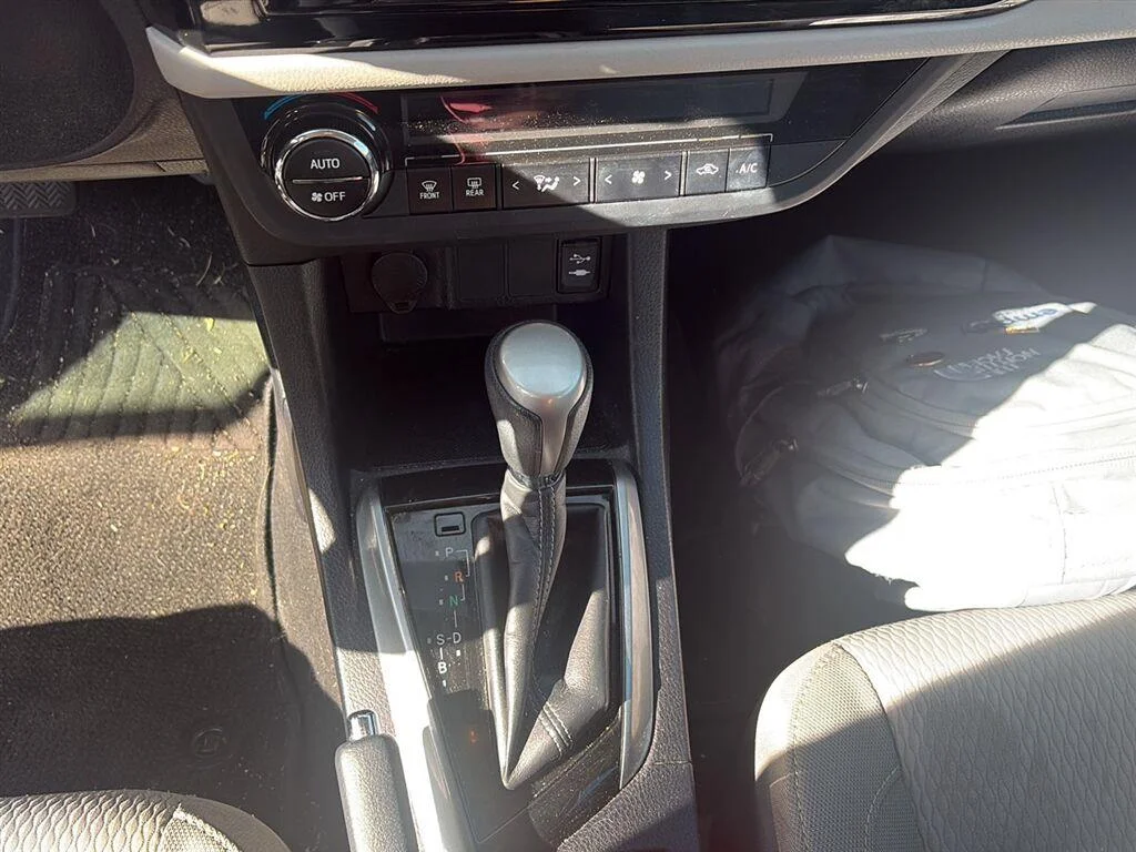 Used 2014 4Evergreen Mica Toyota LE Plus image 8