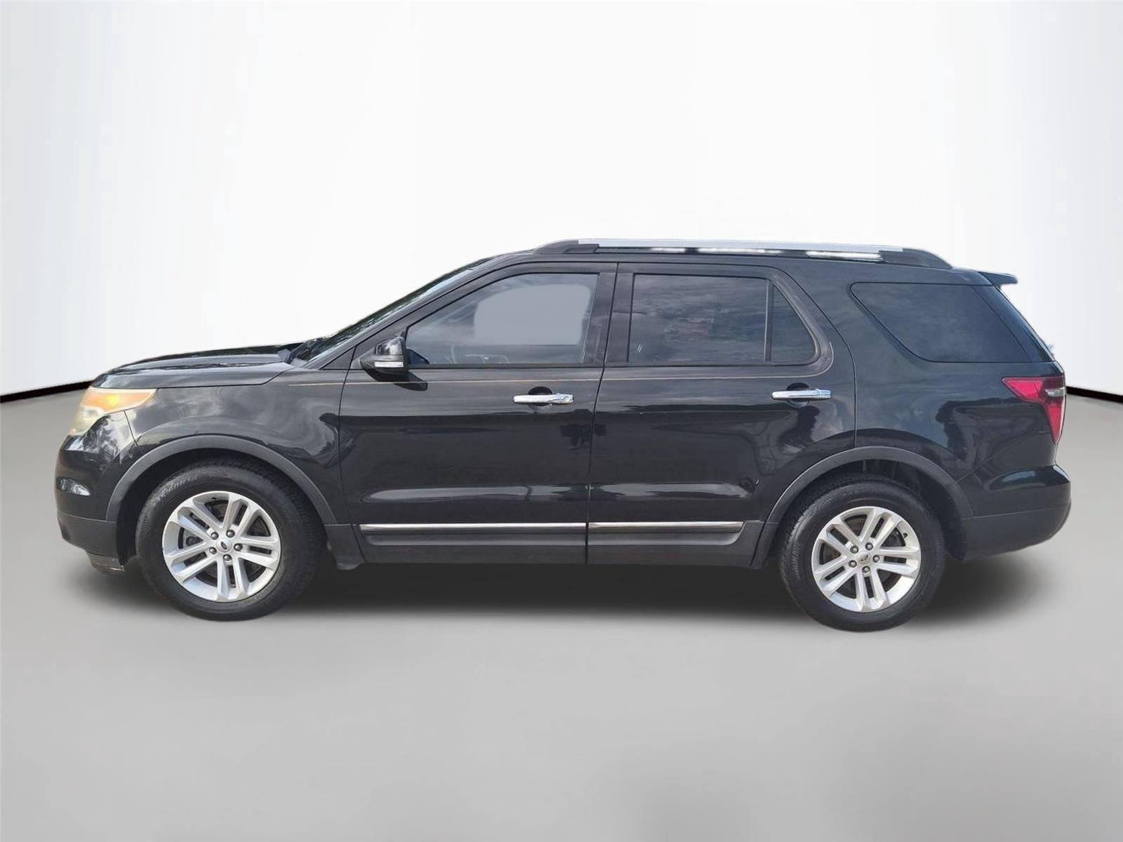 Used 2014 Tuxedo Black Metallic Ford XLT image 2
