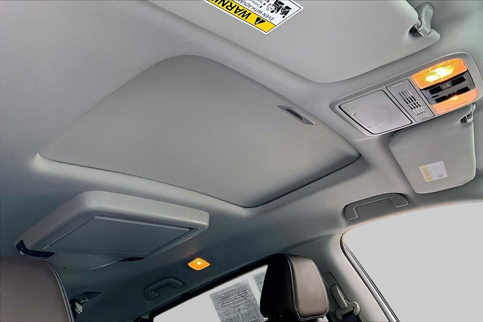 Used 2025 Platinum White Pearl Honda Touring image 14