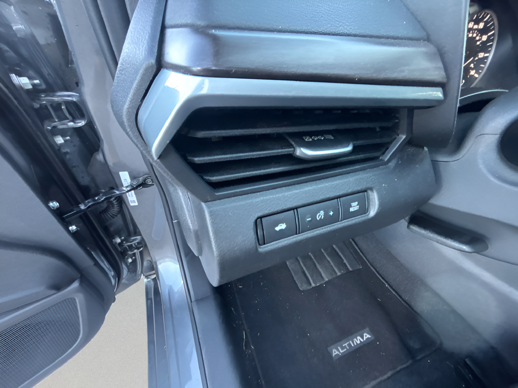 Used 2025 Gray Nissan 2.5 SV image 26