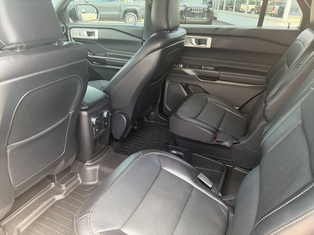 Used 2020 Black Ford Limited image 14