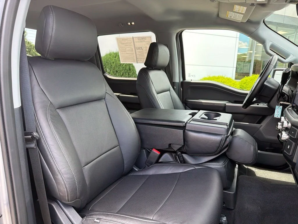 Used 2025 Iconic Silver Metallic Ford XLT image 21