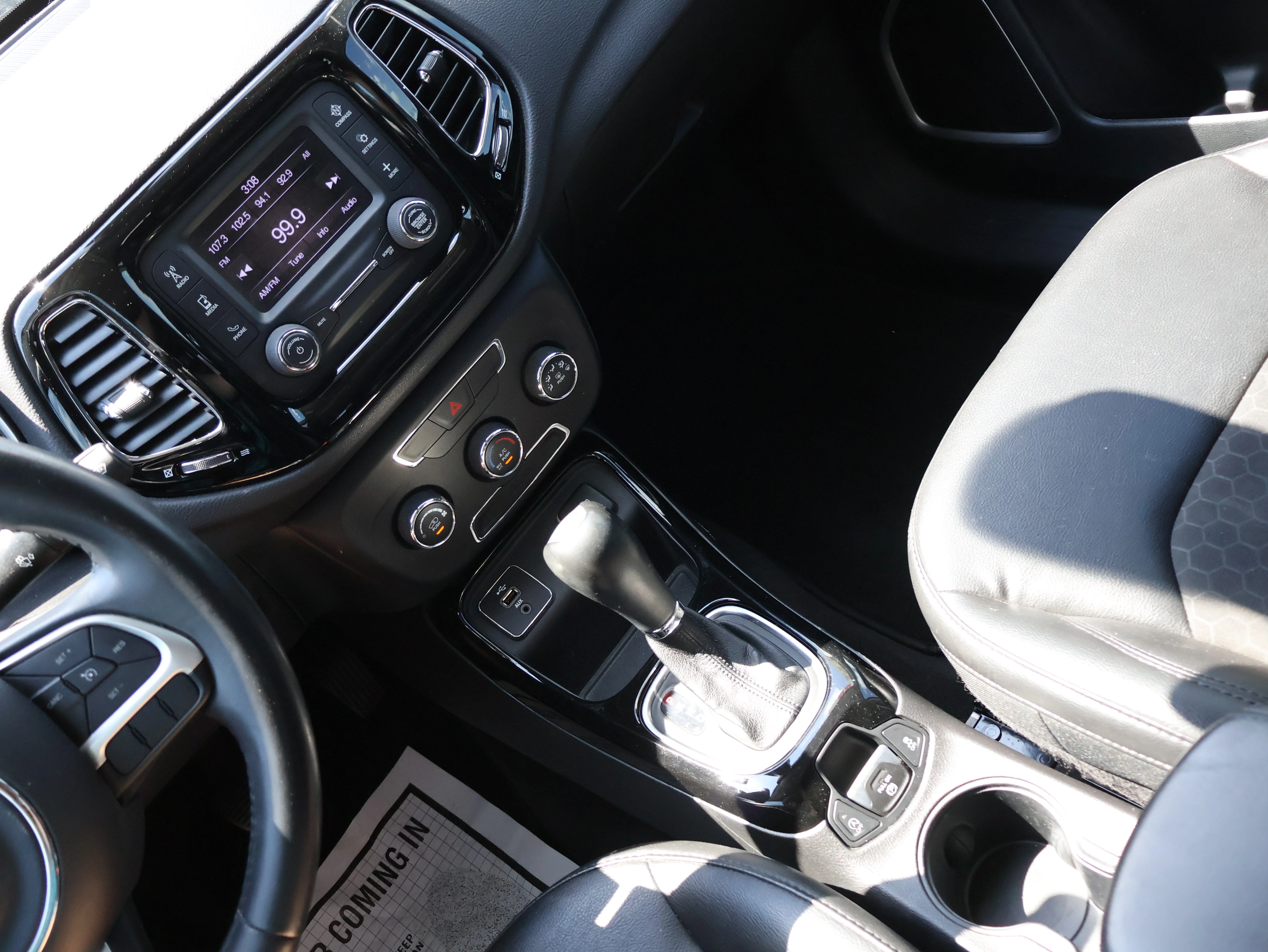 Used 2018 Granite Crystal Metallic Clearcoat Jeep Altitude image 25