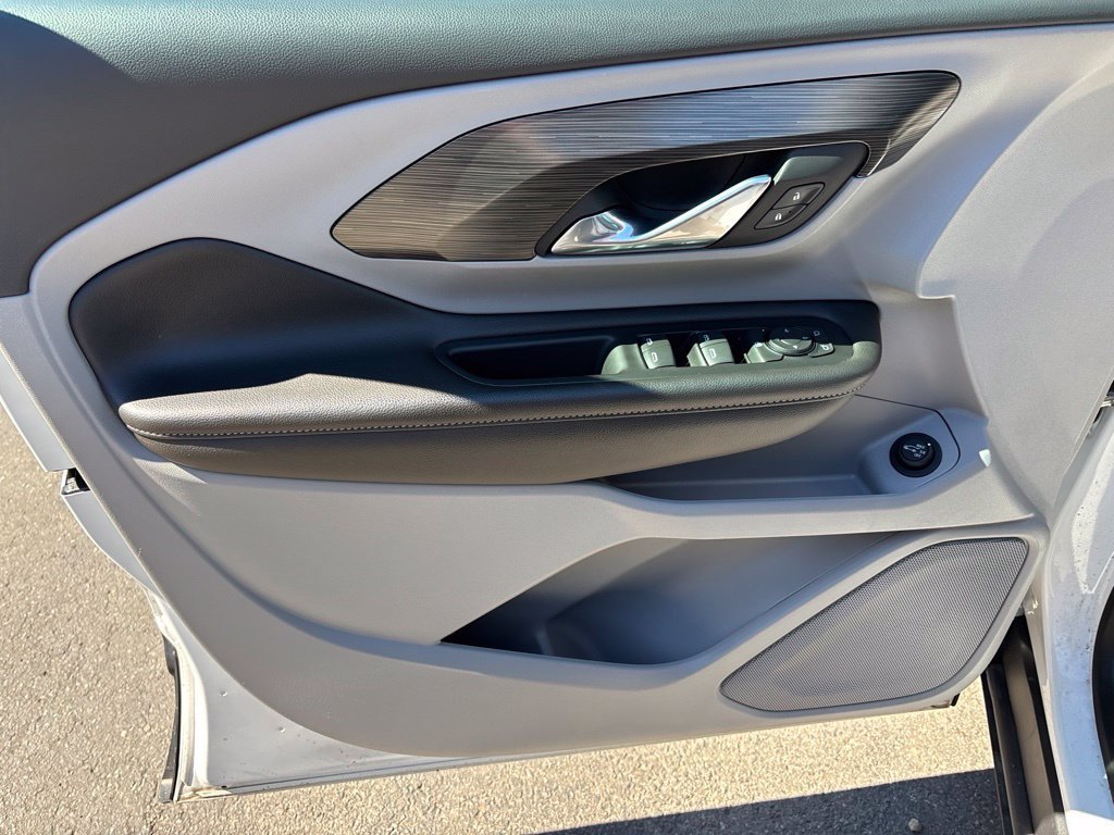 Used 2023 White GMC SLE image 18