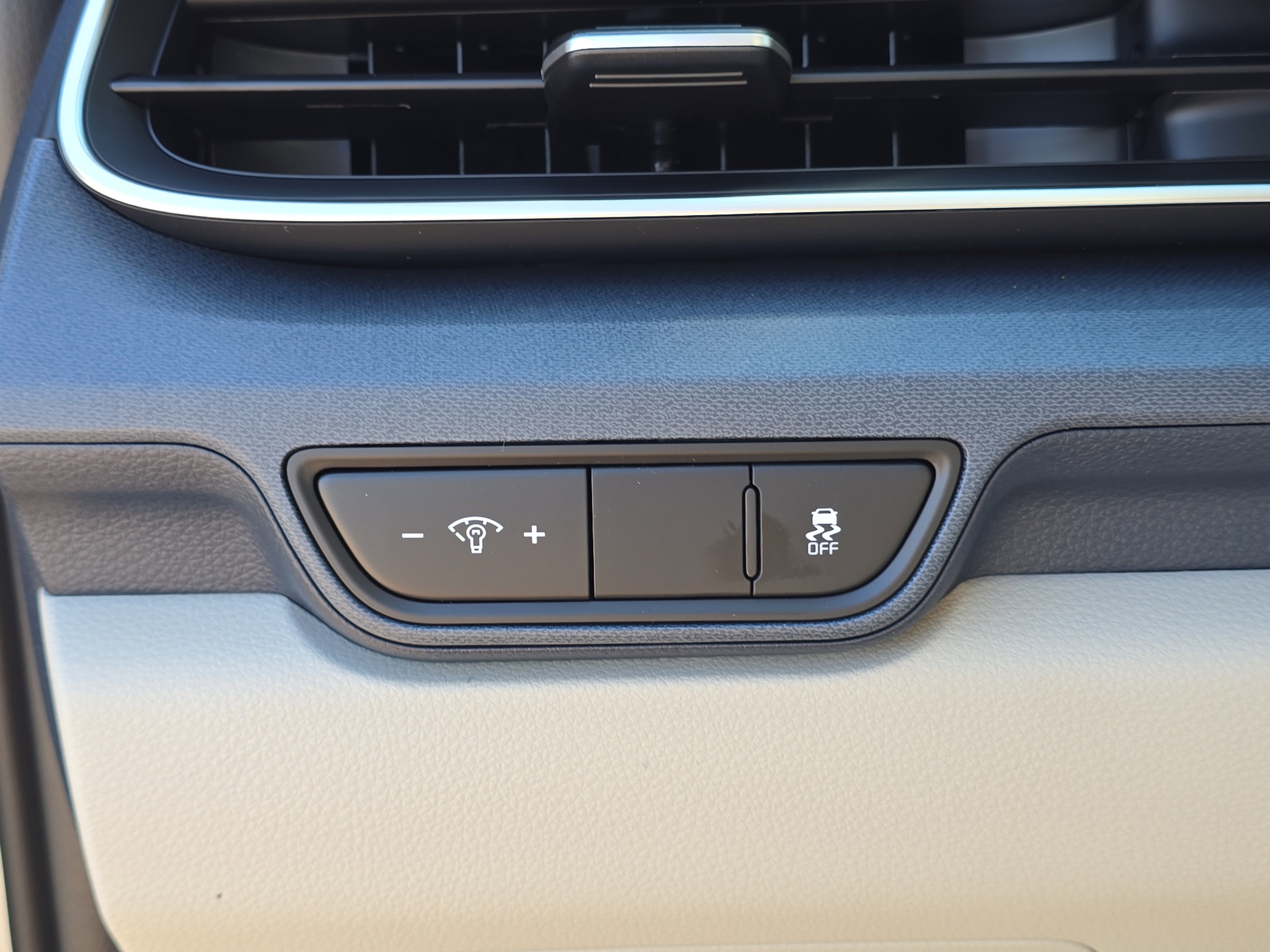 New 2026 Ivory Silver Kia EX image 30
