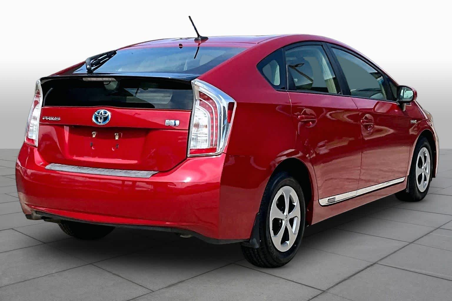 Used 2015 Barcelona Red Metallic Toyota Four image 13