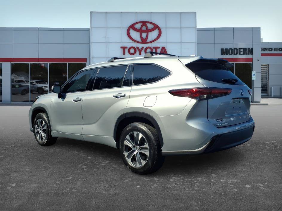 Used 2022 Celestial Silver Metallic Toyota XLE image 3