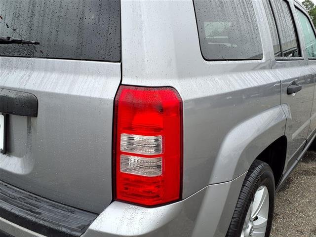 Used 2016 Billet Silver Metallic Jeep  image 19