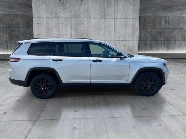 Used 2021 Silver Jeep Limited image 9