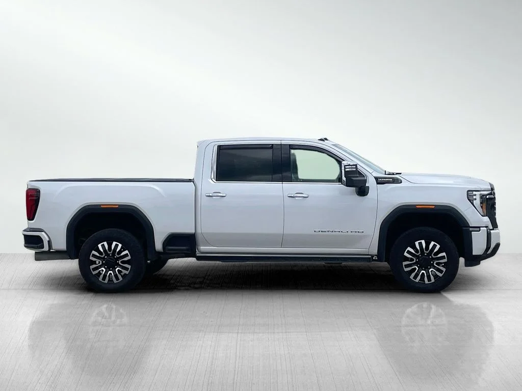 Used 2024 White Frost Tricoat GMC Denali Ultimate image 2
