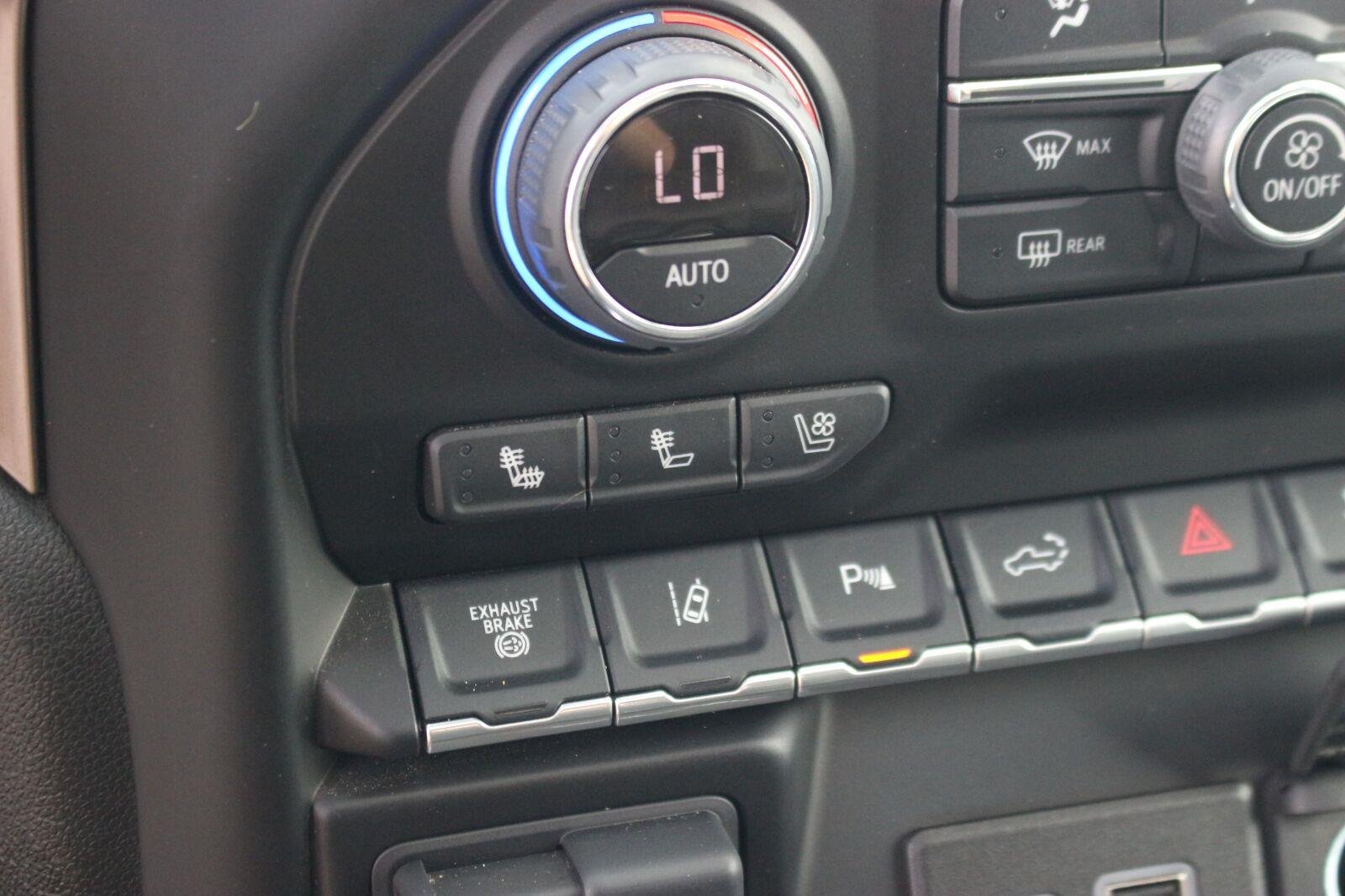 Used 2023 IRIDESCENT PEARL TRICOAT Chevrolet High Country image 28