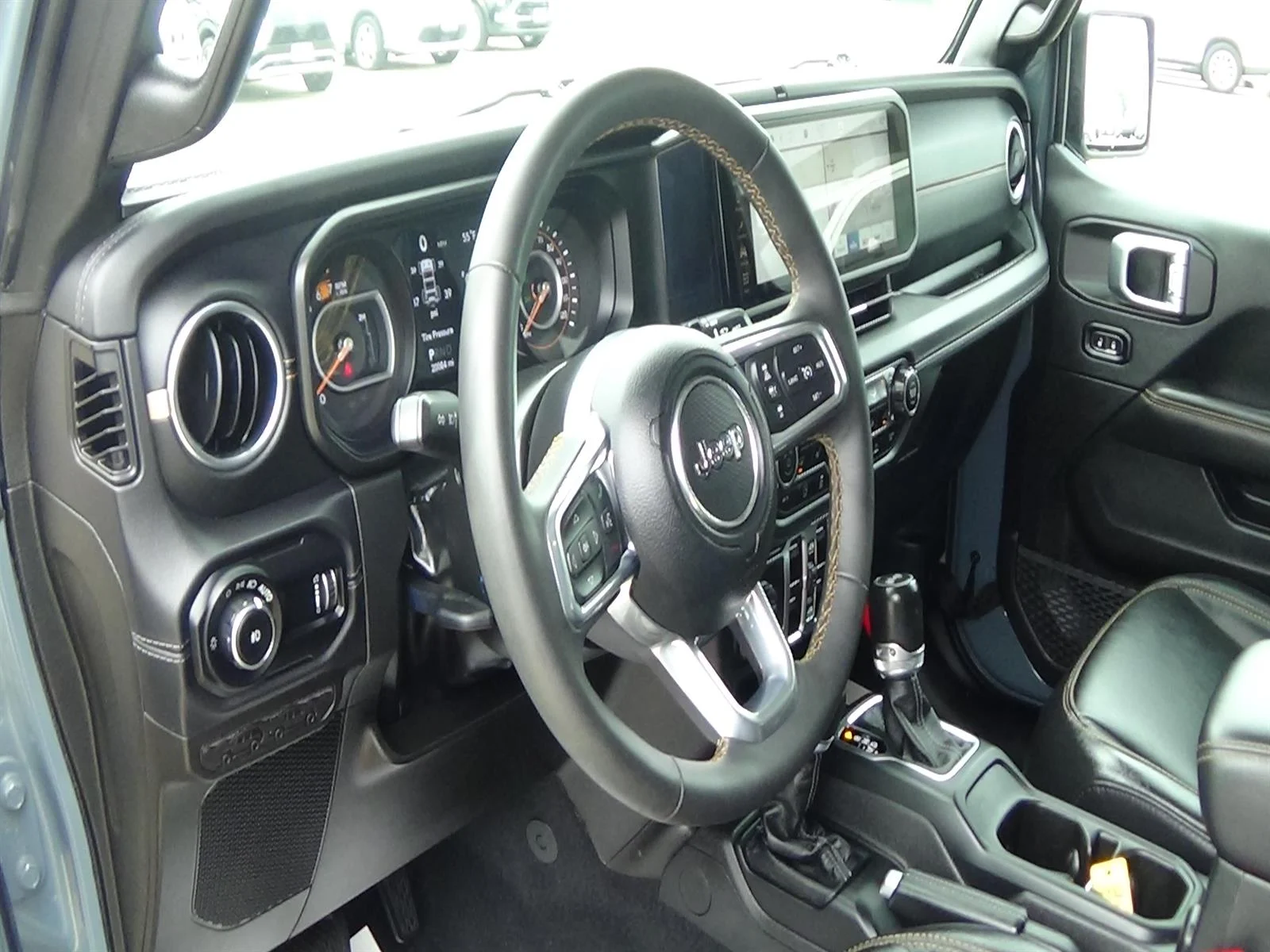 Certified Used 2024 Anvil Clear Coat (pds) Jeep Sahara image 16