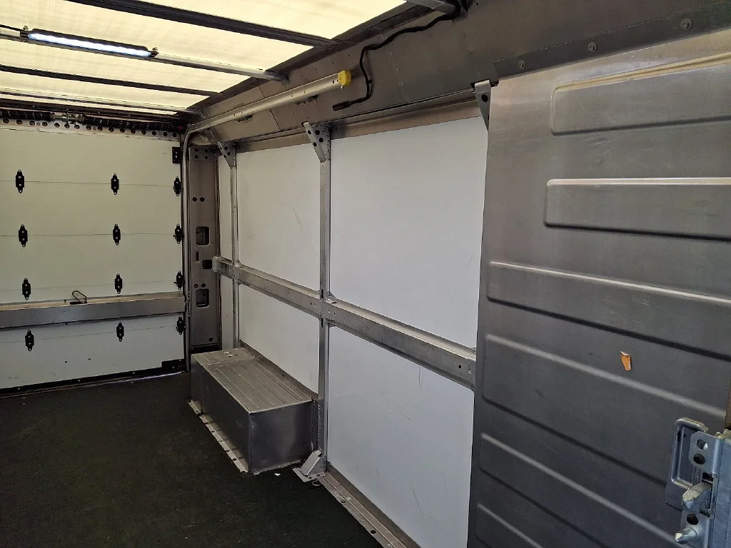 Used 2024 Oyster White BrightDrop EJY image 16