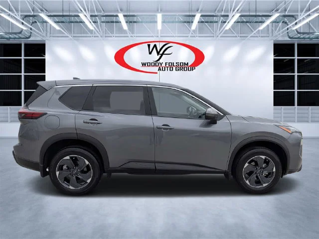 Used 2025 Gray Nissan SV image 2