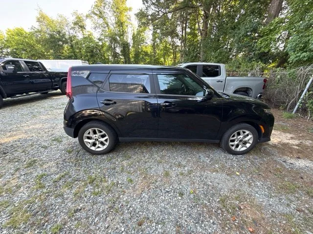 Used 2022 Black Kia LX image 7