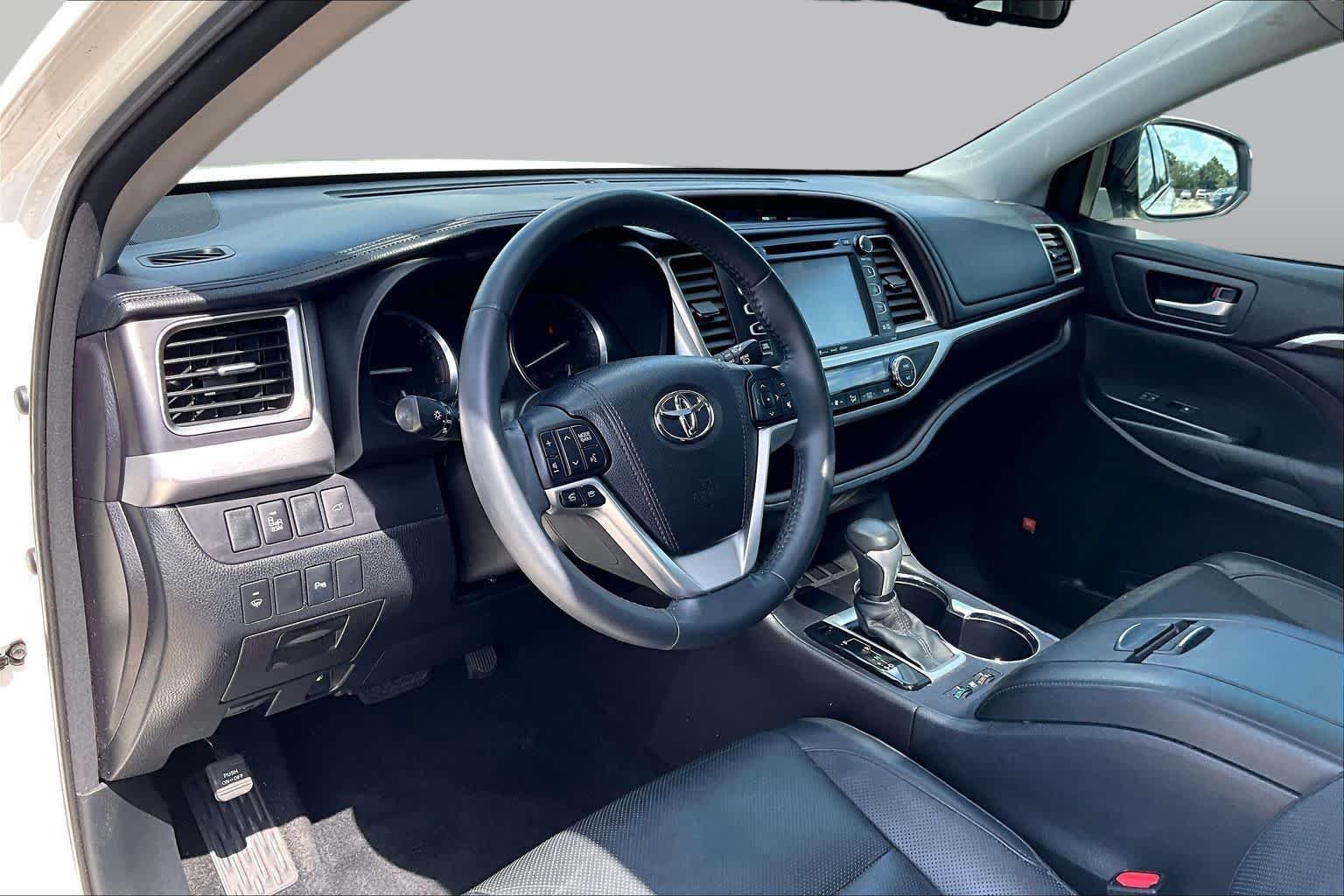 Used 2016 Blizzard Pearl Toyota Limited image 17