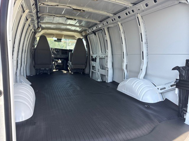 2025 Chevrolet Express Cargo Work Van - Photo 7