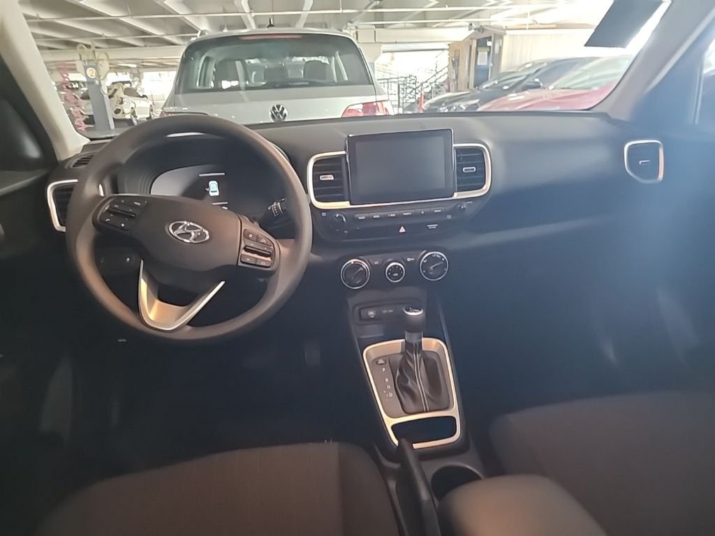 2025 Hyundai Venue SE - Photo 6