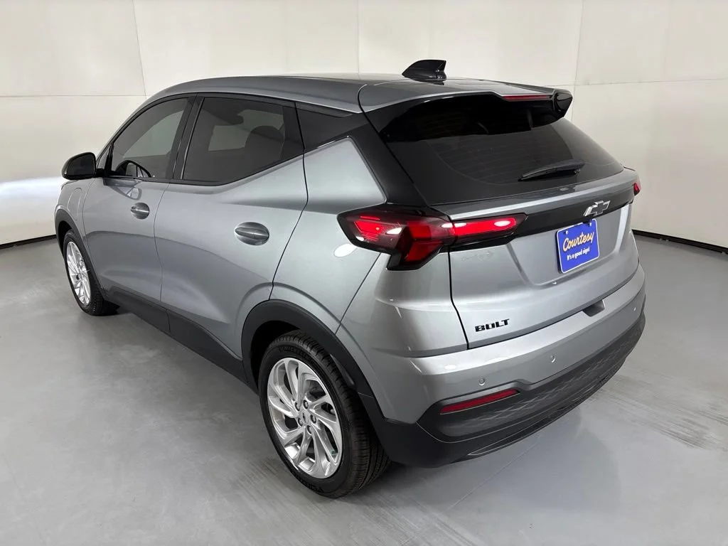 2027 Chevrolet Bolt LT - Photo 7