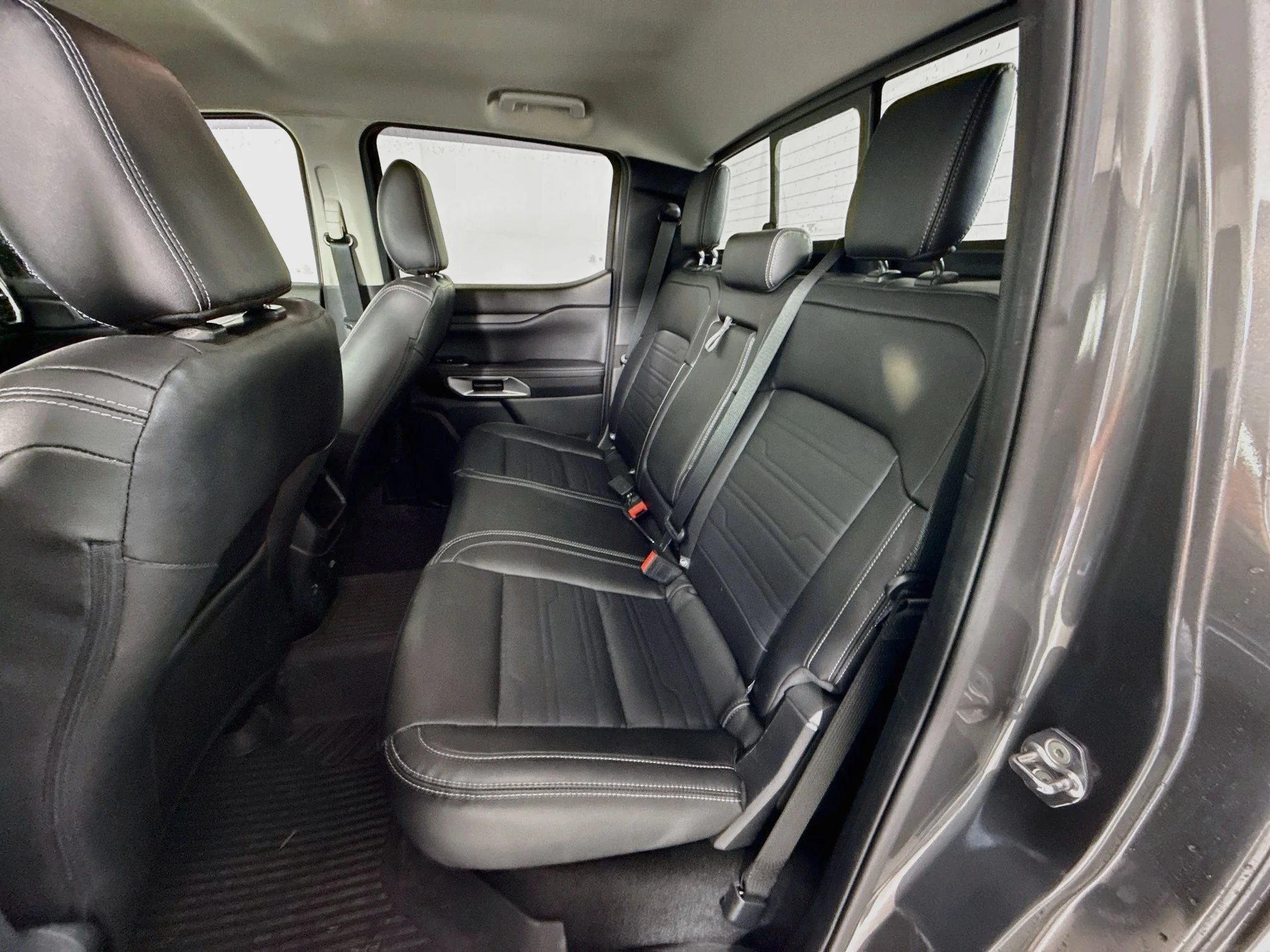 Used 2024 Carbonized Gray Metallic Ford LARIAT image 4