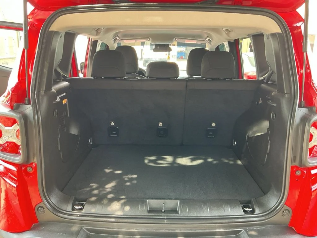 Used 2022 Red Jeep Latitude image 22