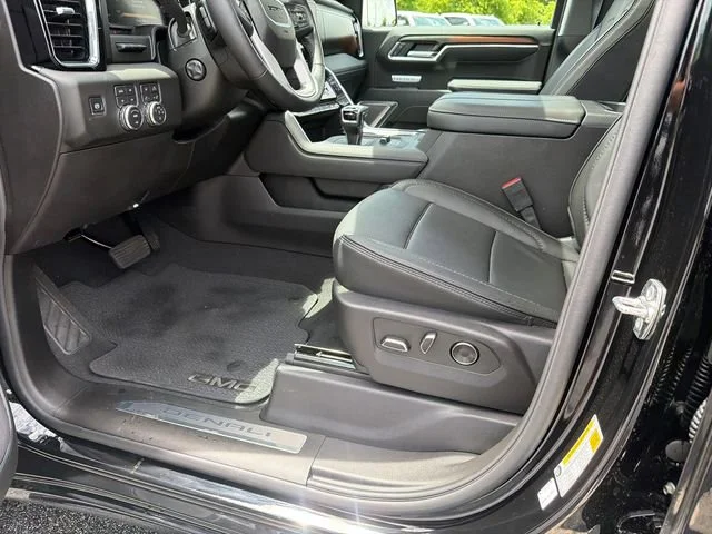 Used 2026 Onyx Black GMC Denali image 9