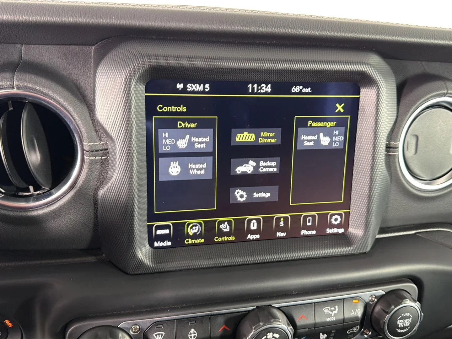 Used 2022 High Velocity Clearcoat Jeep Unlimited Sahara image 32