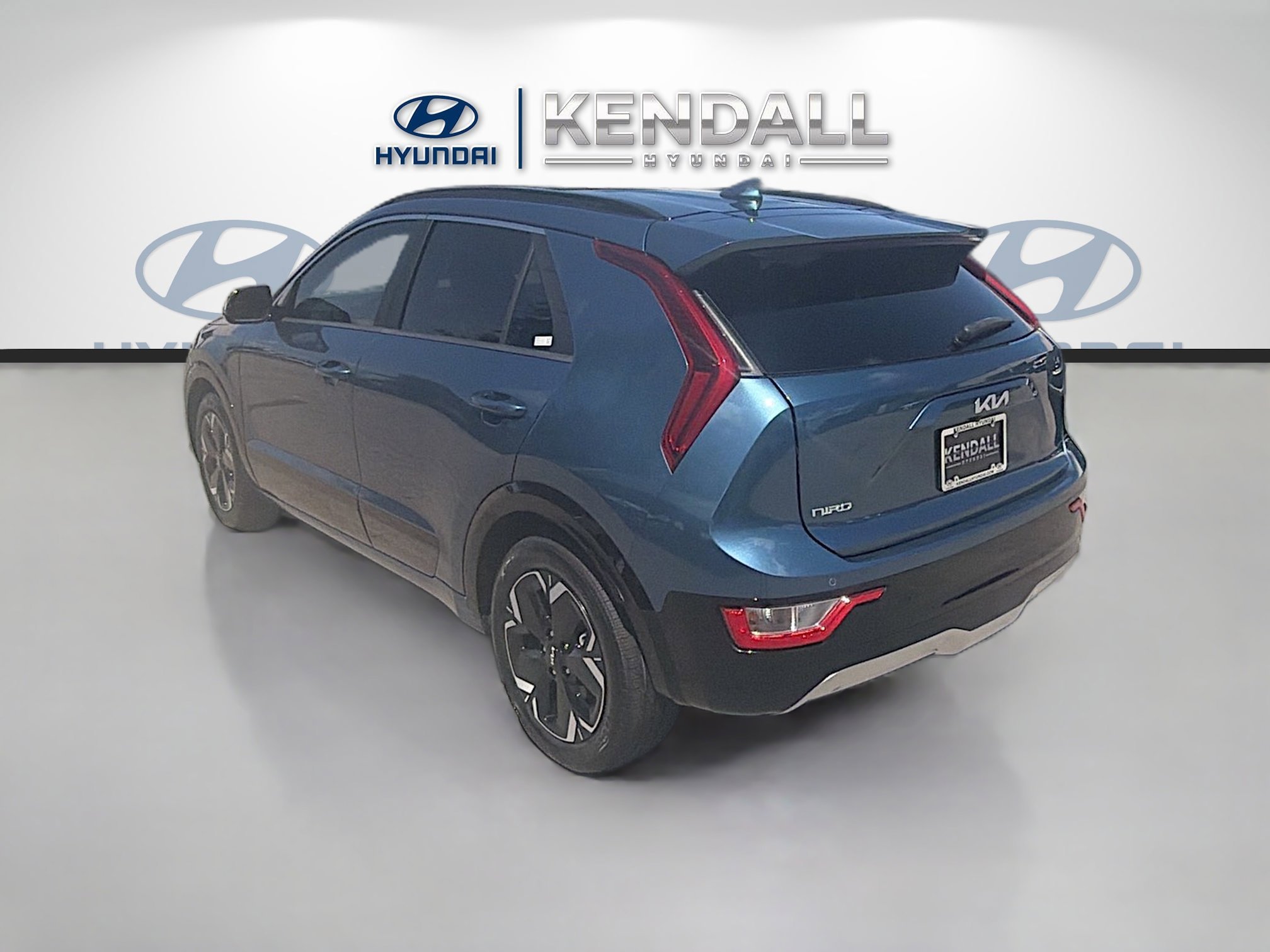Used 2024 Mineral Blue Kia Wind image 4