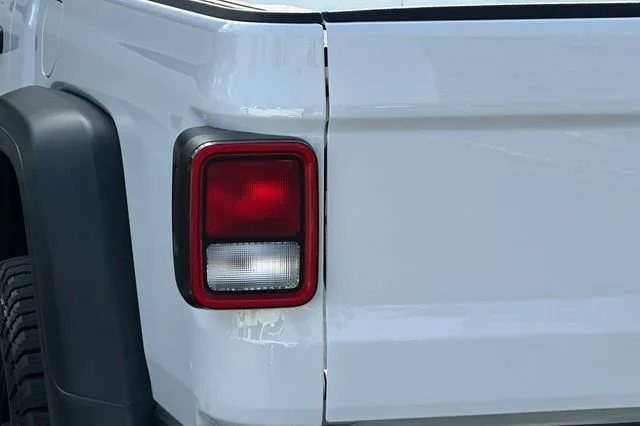 Used 2021 White Jeep Mojave image 25