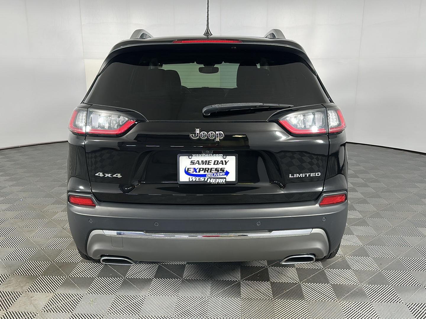 Used 2019 Diamond Black Crystal Pearlcoat Jeep Limited image 8