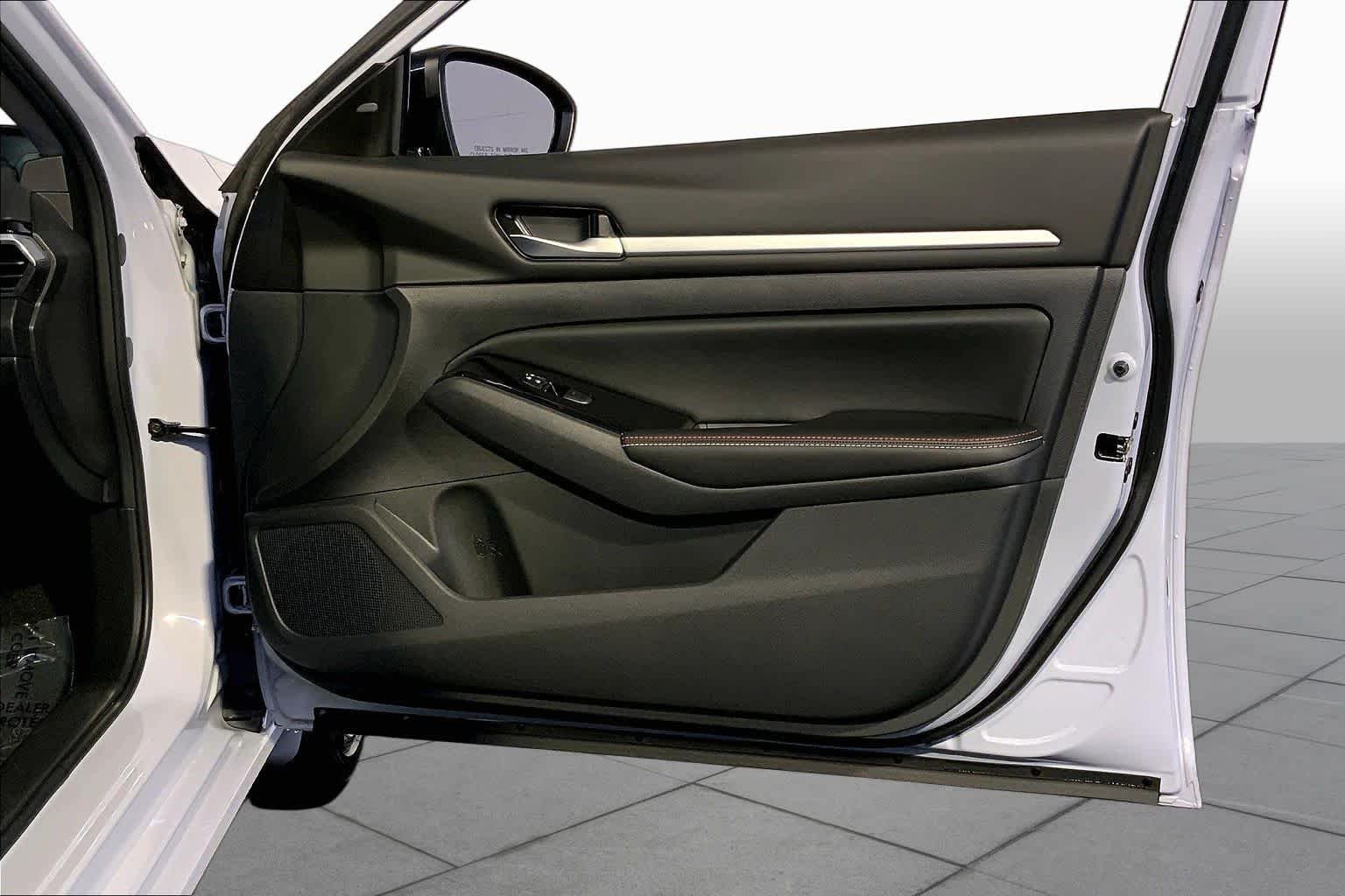 Used 2025 Gray Sky Pearl Nissan SR image 23